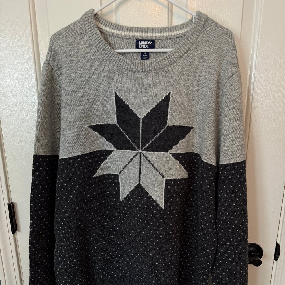 Lands' End men two-tone grey crewneck sweater with large snowflake - size XL